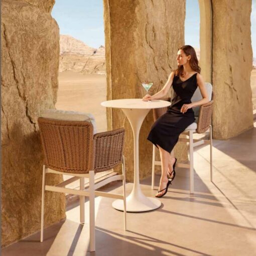 Supplier of outdoor furniture for leisure white dining tables, bars, hotel private gardens and outdoor furniture
